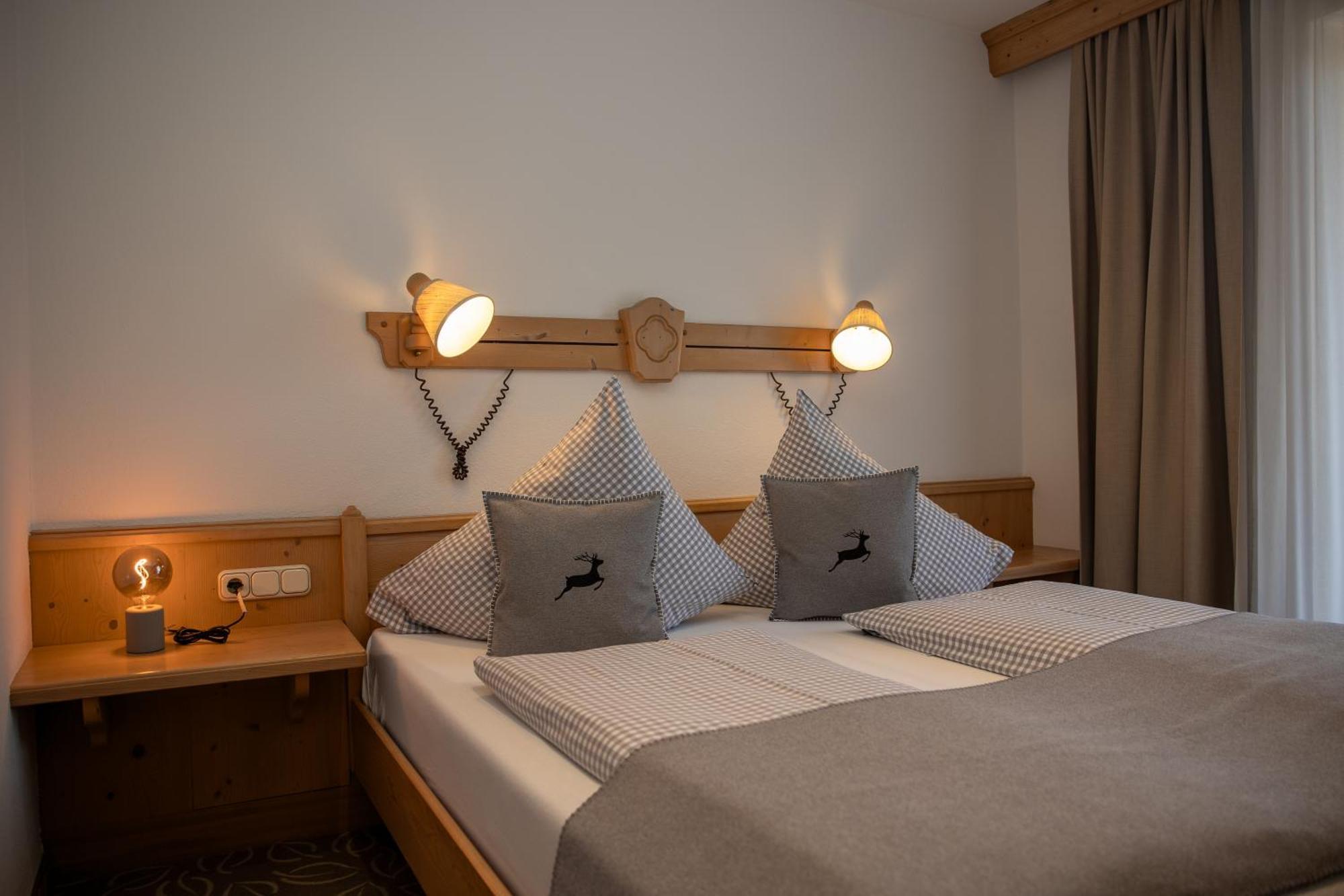 Hotel Gasthof Alter Wirt Farchant Ngoại thất bức ảnh