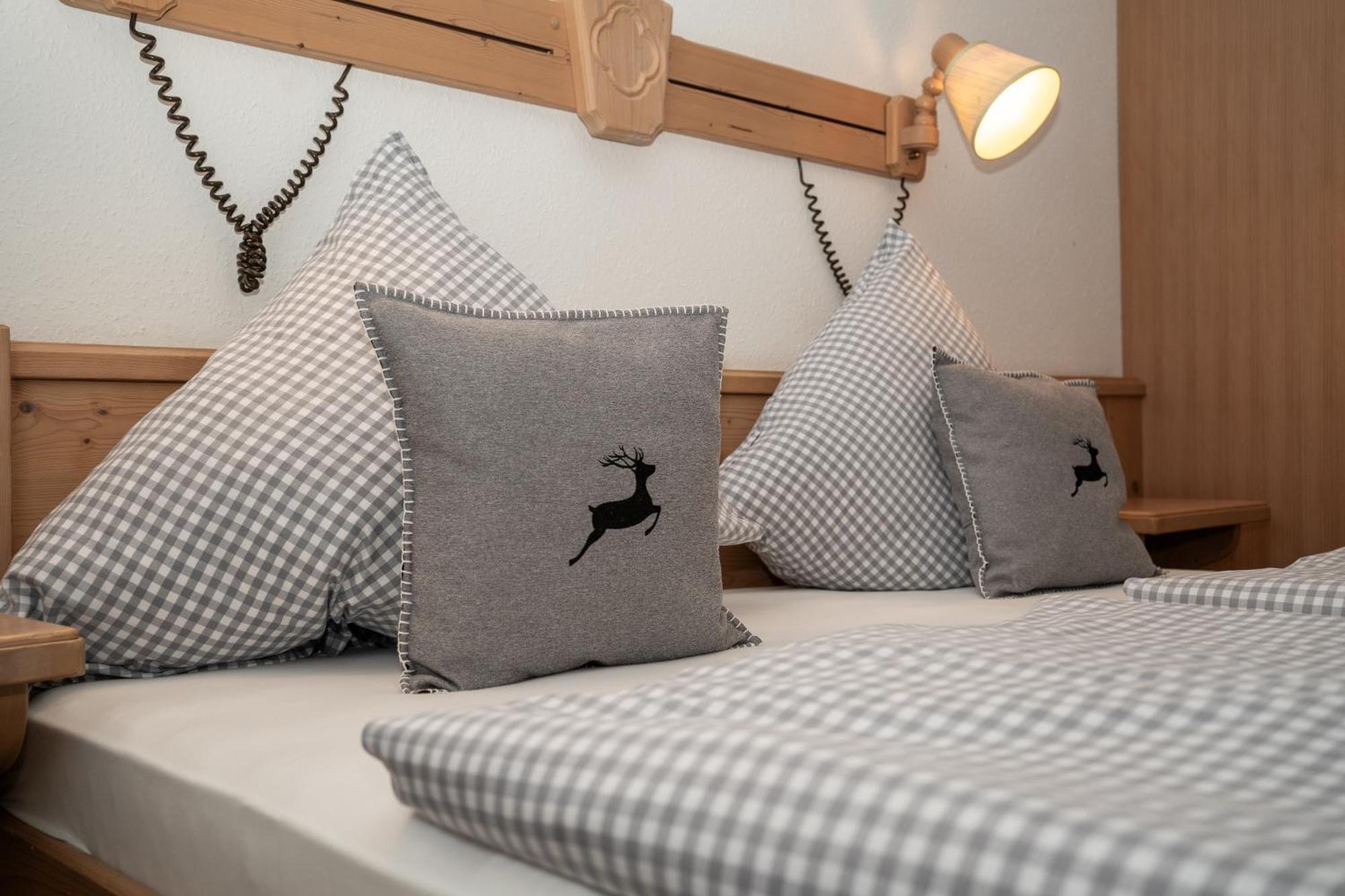 Hotel Gasthof Alter Wirt Farchant Ngoại thất bức ảnh